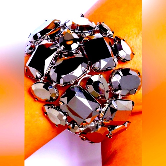 🔥🩶🔥 SHOWSTOPPER❗️PAPARAZZI “CHIC CORONATION” SILVER BRACELET❗️🔥🩶🔥 - Picture 3 of 5